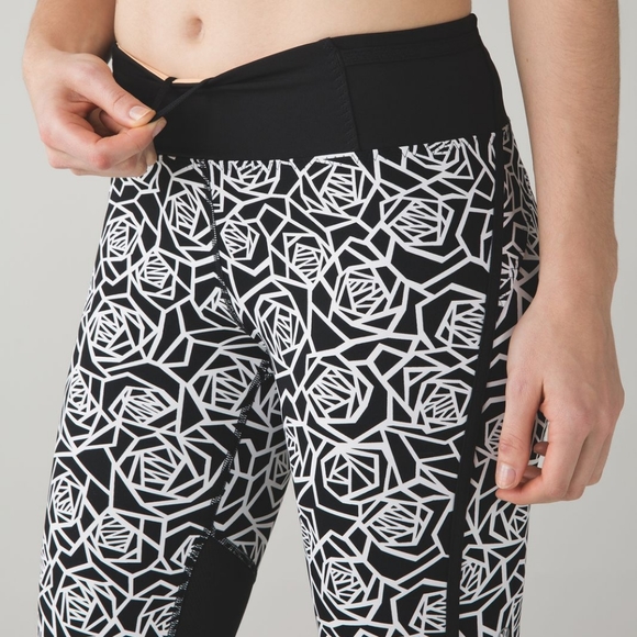 🍋Like New Lululemon Real Quick Crop - Picture 6 of 12